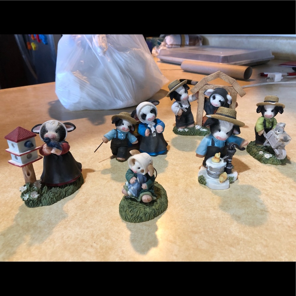 Amish themed Mary moos